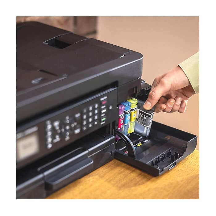 Brother LC527Y Yellow Ink Cartridge for MFCJ5010DW/MFCJ5110DW - 900 page yield ID 99405 (тъмнейл - 4)
